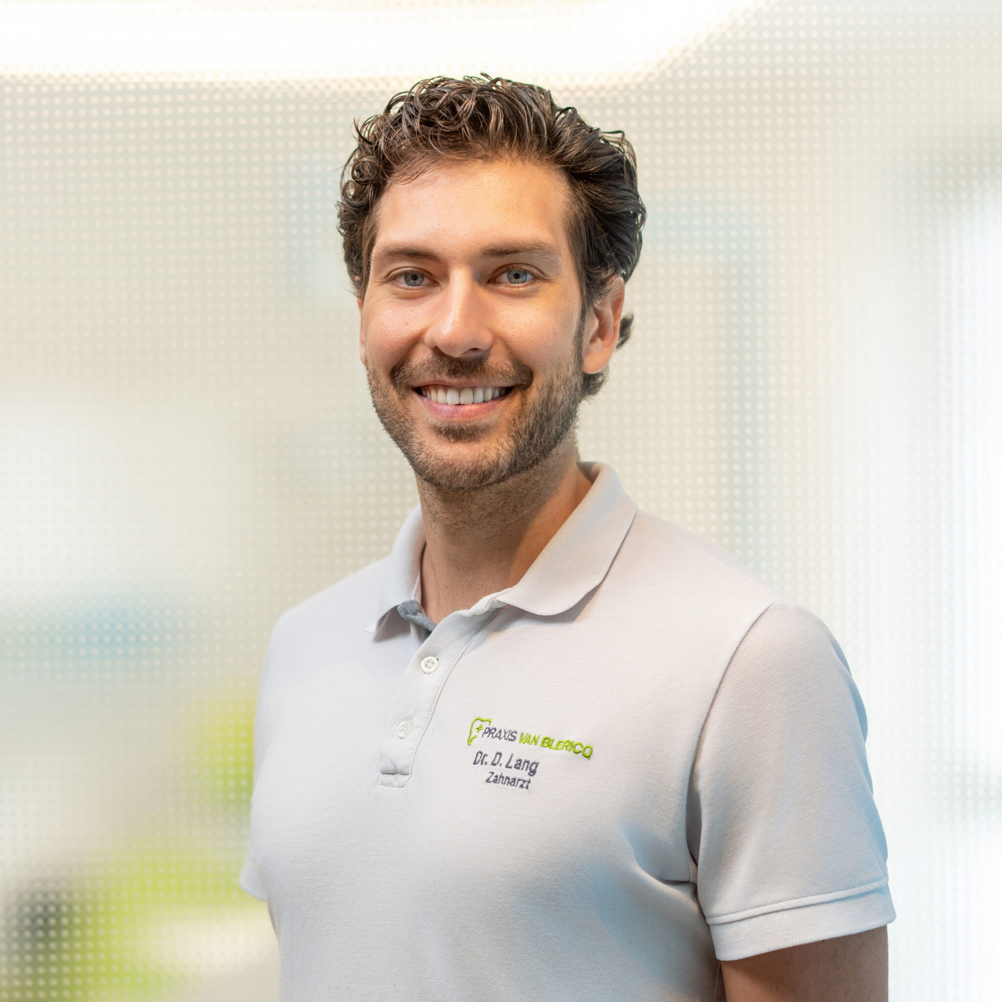 Porträt Dr. Dennis Lang